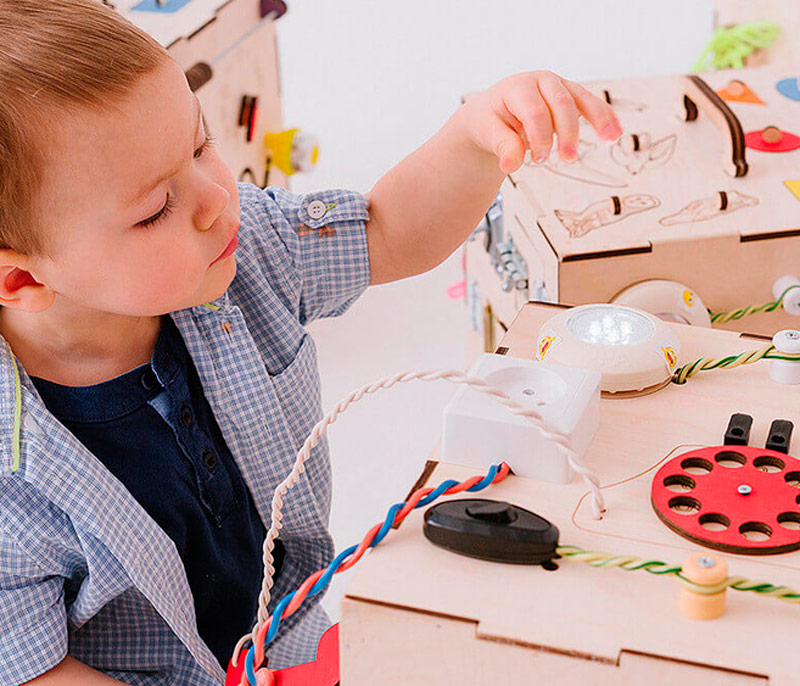 Что подарить ребёнку 1, 2 или 3 лет: идеи развивающих подарков, которые действительно полезны