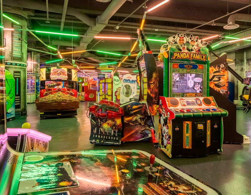 Игровая зона с автоматами