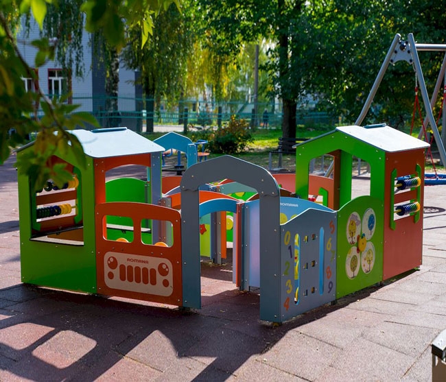 Игровой дворик-лабиринт для детской площадки 3*3м 464РА