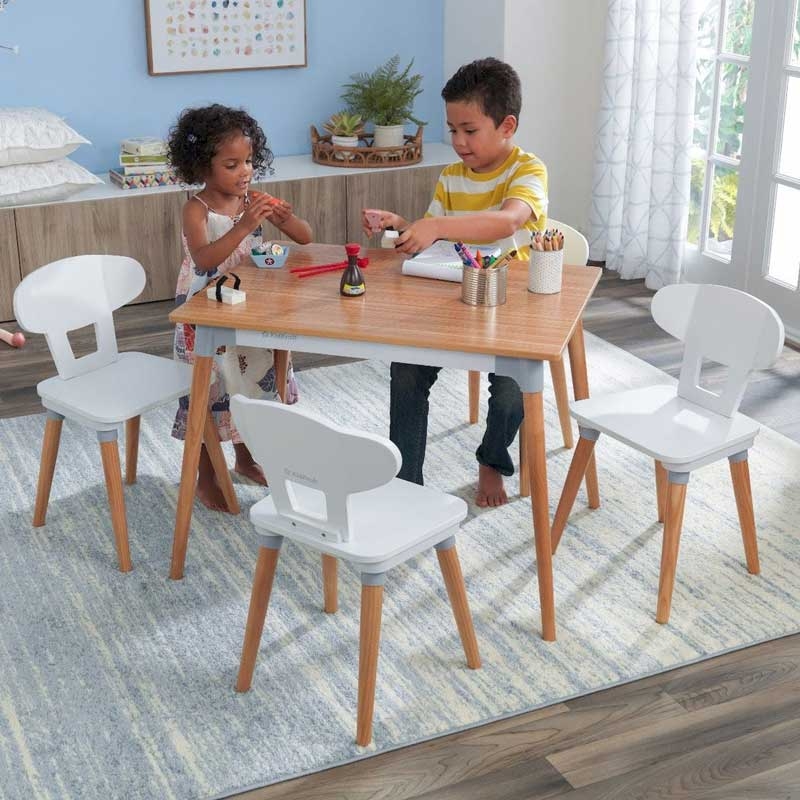 Комплект детской мебели, столик и 4 стула PR81