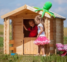 Деревянный игровой домик с верандой "Домик у моря" PR-28
