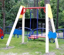 Качели для детской площадки деревянные одноместные со спинкой SG01