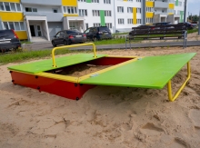 Закрытая песочница с крышкой для детского сада 150*150 см 491РА
