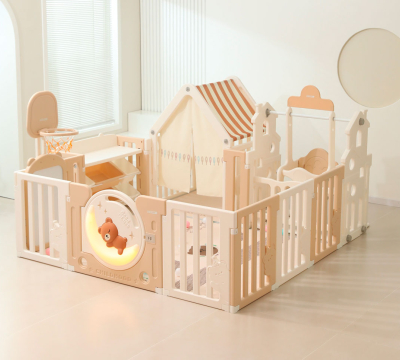 Манеж детский "Делюкс" с игровым домиком, баскетбольной стойкой, доской для рисования, качелями + место для хранения игрушек, размер 180 x 200 см, цвет бежевый UN-21